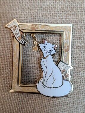 BoxLunch The Aristocats Pin Duchess frame